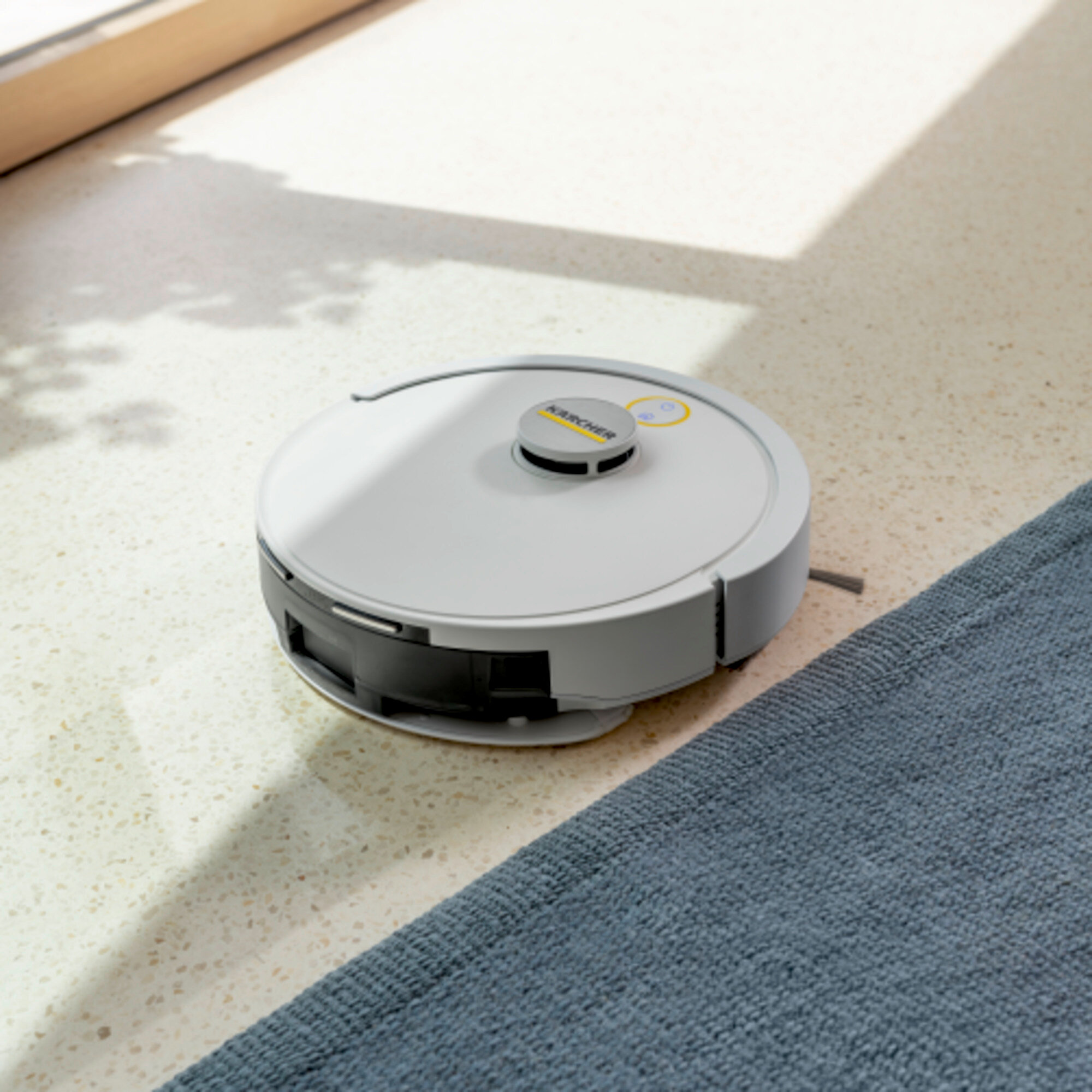 Робот-пылесос с функцией влажной уборки Karcher RVC 3 - <h3>Высокая сила всасывания</h3>
<p>
	 Благодаря высокой силе всасывания 15 000 Па эффективно удаляется большинство видов загрязнений – даже перец, арахис или хлопья. Для каждой задачи чистки можно выбрать один из четырех различных режимов всасывания. Комбинированная уборка с использованием основной и боковой щеток обеспечивает особенно эффективную чистку пола во всем доме.
</p>