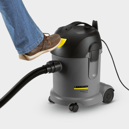 Профессиональный пылесос сухой уборки Karcher T 14/1 Classic - <h3>Ножной выключатель</h3>
Нет необходимости нагибаться для включения или выключения.