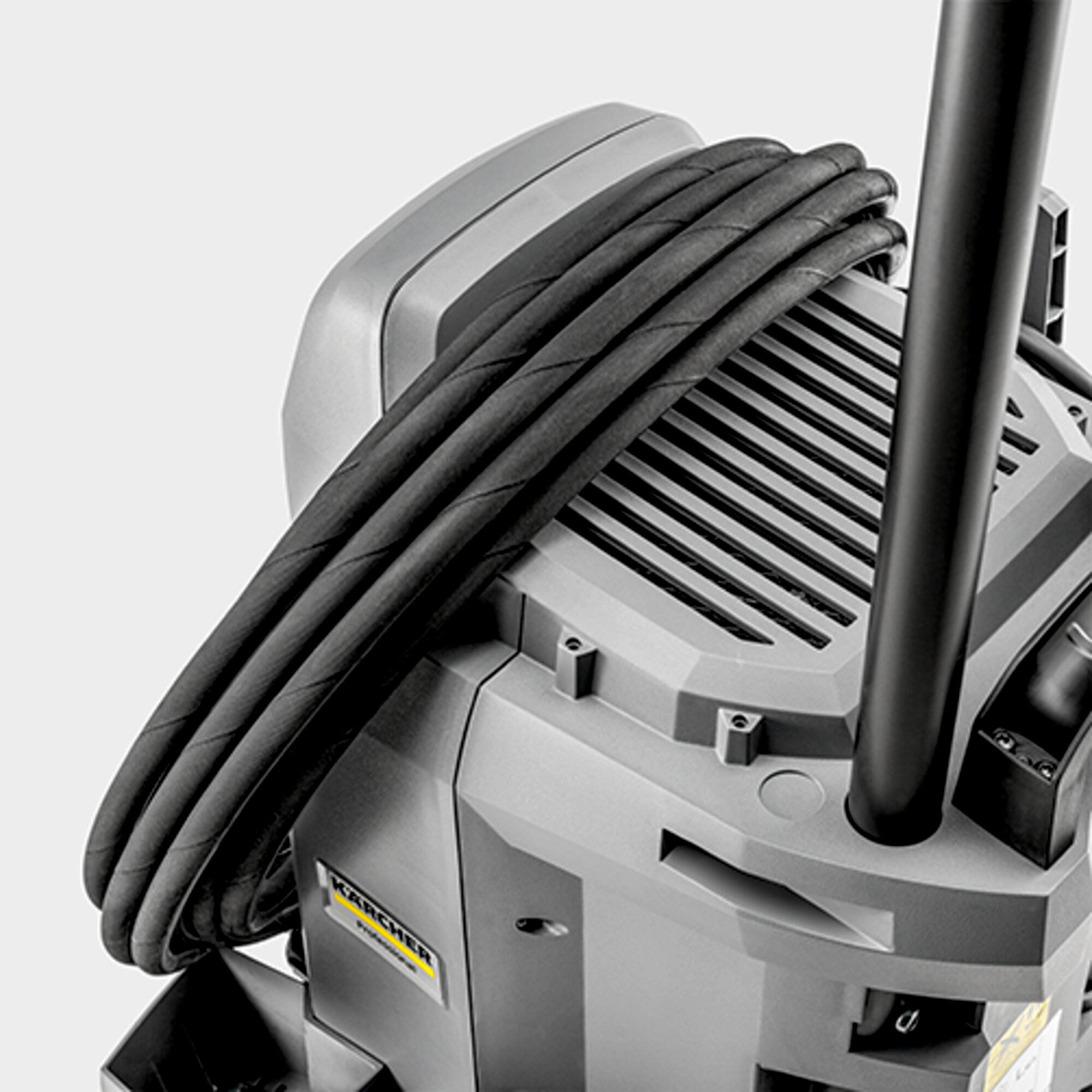 Аппарат высокого давления Karcher HD 5/13 E Classic - <h3>Длительный срок службы</h3>
<p>
	 Головка цилиндра сделана из латуни. Плунжеры из нержавеющей стали с керамическим покрытием. Автоматический сброс давления.
</p>