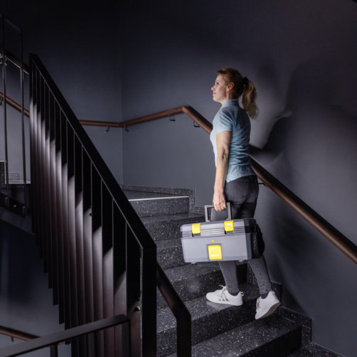 Профессиональный пароочиститель Karcher SG 4/2 Classic - <h3>Компактный дизайн All-in-one-Box</h3>
Долговечный, прочный и экономичный аппарат Удобное и компактное хранение принадлежностей внутри корпуса аппарата. Возможность переноски одной рукой благодаря малому весу (7,5 кг).