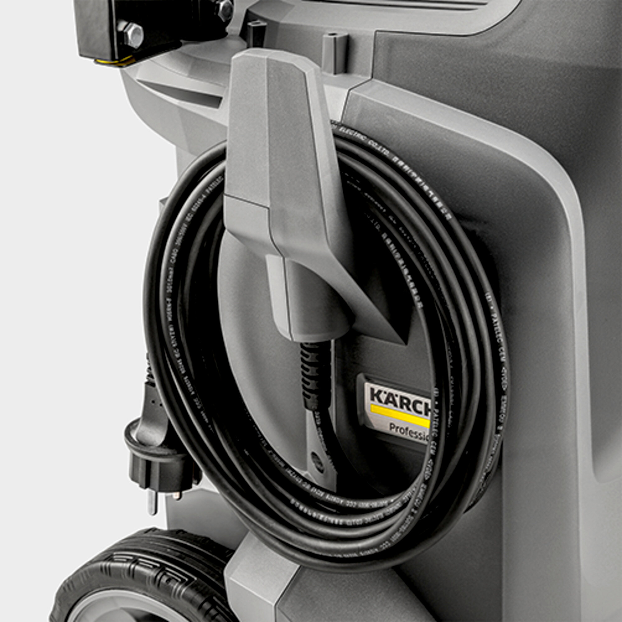 Аппарат высокого давления Karcher HD 5/13 E Classic - <h3>Длительный срок службы</h3>
<p>
	 Головка цилиндра сделана из латуни. Плунжеры из нержавеющей стали с керамическим покрытием. Автоматический сброс давления.
</p>